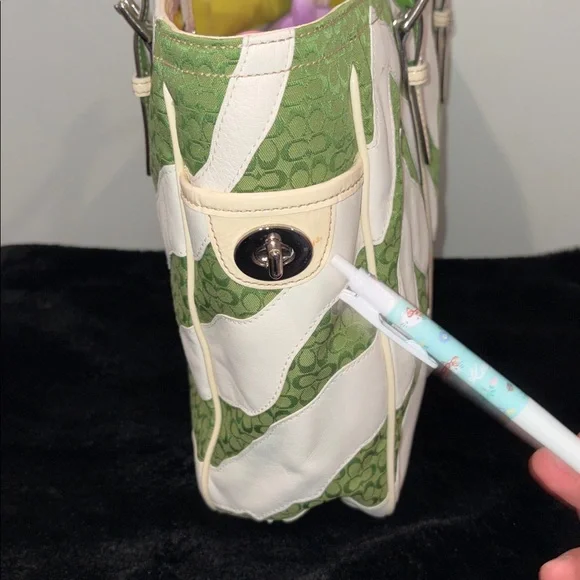 Coach Vintage Large Gallery Zebra Tote - Picture 7 of 13